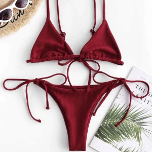Zaful bikini maroon /vinröd - Säljer denna superfina bikini i en härlig vinröd / djup röd färg😍 är inte seethrough alls och har justerbara axelband! Kontakta för fler bilder/ frågor😊