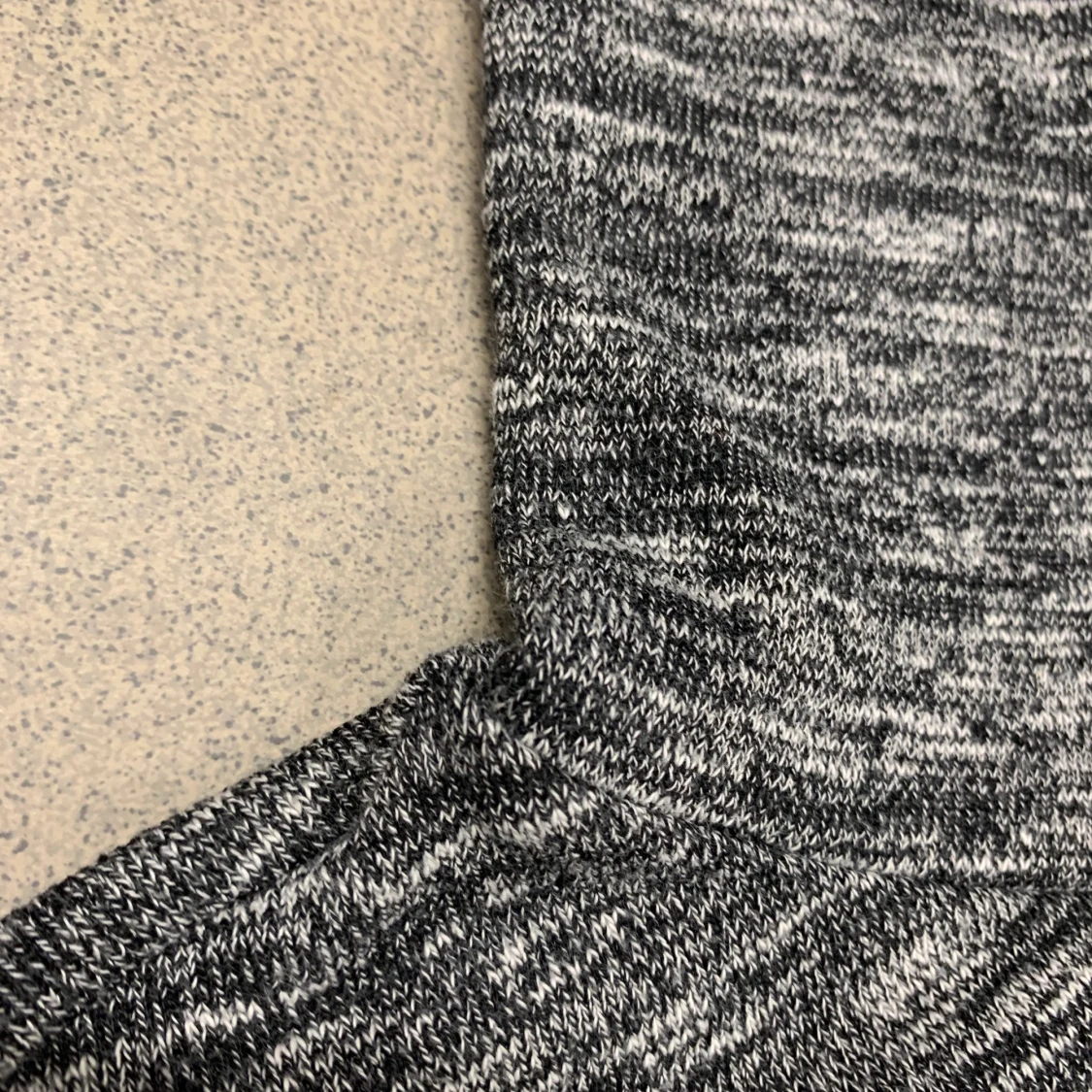 Grå vit snygg längre tröja med krage - 90