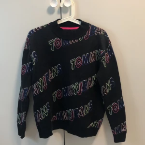 Tommy Hilfiger sweatshirt  - Tommy Hilfiger sweatshirt, perfect conditions, loose fit. Size M. Shipping included 