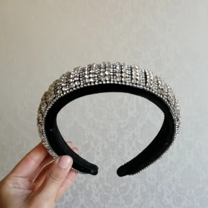 Diadem - Diadem med strass, oanvänd och endast testad❤️  ❣️