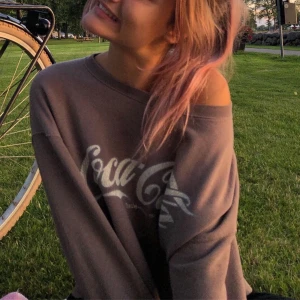 sweater - Asskön & assnygg sweater som jag använt några gånger. Jättebra för sommarkvällar!!! Overzised💕💕 Frakt=55kr💕💕💕