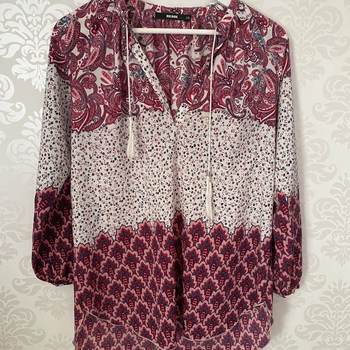 Somrig mönstrad blus