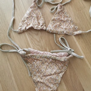 Bikini  - Skit snygg med glitter detaljer. Aldrig använd. Storlek s 
