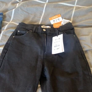Jeans från pull&bear - Säljer helt nya jeans från pull&bear, endast testade. Köpare betalar frakt! 