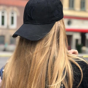 yankee cap - Svart new york yankees cap ! !                             Orginalpris- 220kr