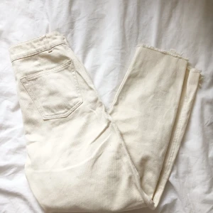 Jeans  - Säljer då de aldrig kommit till användning 