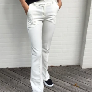 Vita kostym byxor - Perfekta vita kostymbyxor, men tyvärr passar dom inte mig:( 