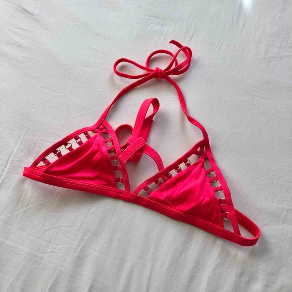 Superfin bikiniöverdel från Victoria’s Secret. Knappt använd. Frakt på 22kr tillkommer om den ska skickas.. Övrigt.