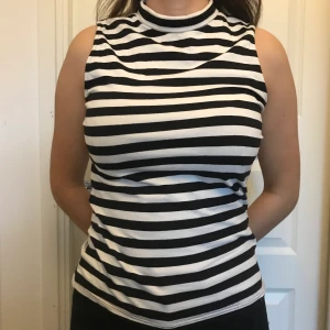 Lindex - Helt splitter ny t-shirt jättebekväm och snygg, storlek S🌸 Köparen står för frakten🌸