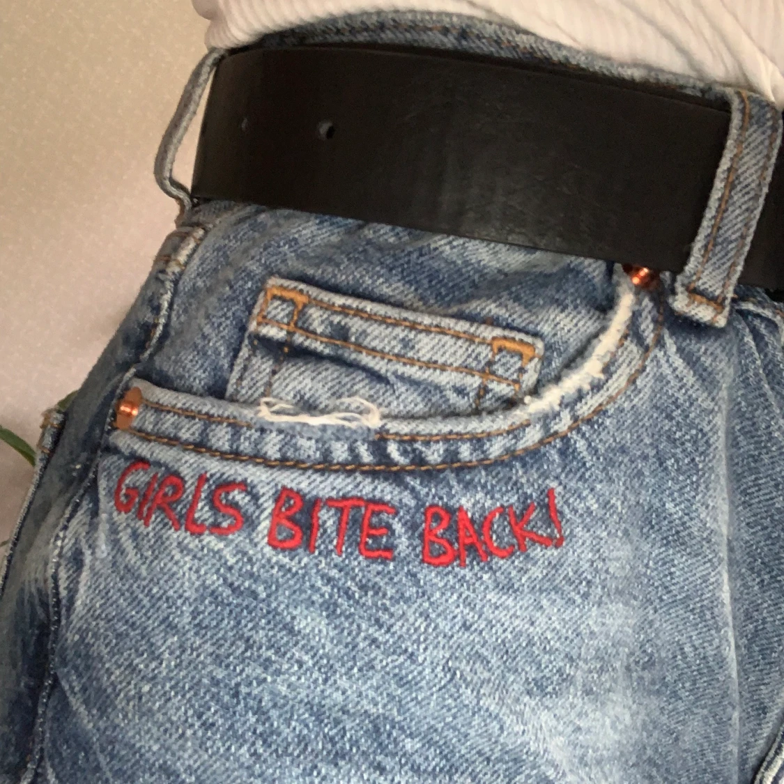 Jeans med coolt citat - 90