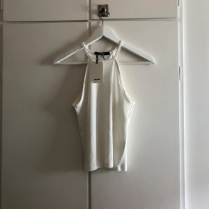 Oanvänt linne från bik bok storlek S 40k - Linne från bikbok oanvänt 40kr 