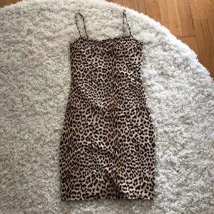 Superfin leopard klänning ifrån Gina Tricot! Passar perfekt till vardags & även fest!😍