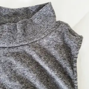 Oanvänt linne från H&M med prislappen på. 
Fraktar endast plagg under 100:-
Tar gärna emot betalningarvia Swish 🌞


