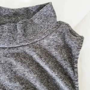  - Oanvänt linne från H&M med prislappen på. 
Fraktar endast plagg under 100:-
Tar gärna emot betalningarvia Swish 🌞


