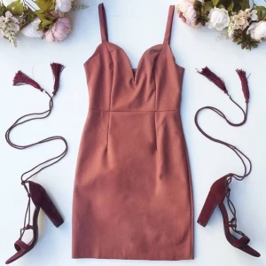  - Hej säljer den här superfina klänningen för endast 199:-! Även oanvänd :) 