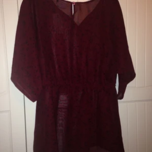  - Helt ny tunika har 2 till i andra färger vid intresse i storlek 42