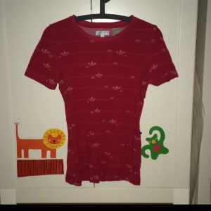  - Superfin tröja från Adidas i storlek 38, stretchigt material! 
Köparen står för frakten eller upphämtning i Upplands-Bro :)
