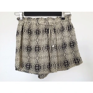  - Luftiga shorts, knappt använda. 