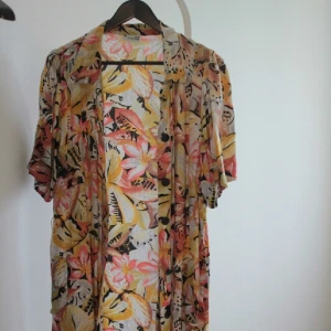  - superfin kimono/klänning köpt på vintageaffär för 300 kronor :) 