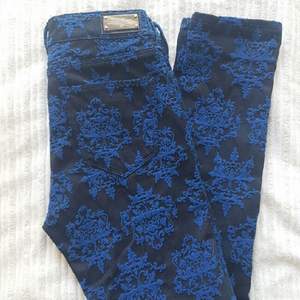 Jeans från zara woman premium denim wear collection. Helt nya men tyvärr för små för mig. 🌿