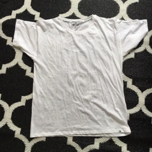  - Helt ny T-shirt från carhartt.