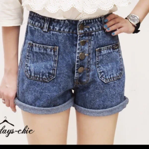  - Korta jeans byxor Storlek 34-36
