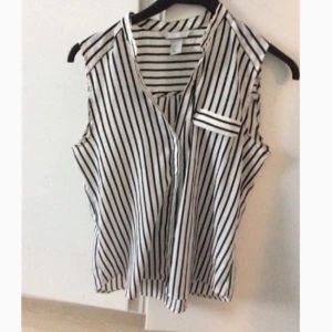  - Randigt linne i stl 38. Sparsamt använd