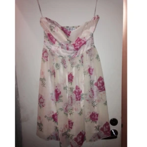  - Klänning köpt i New York! Aldrig använt 