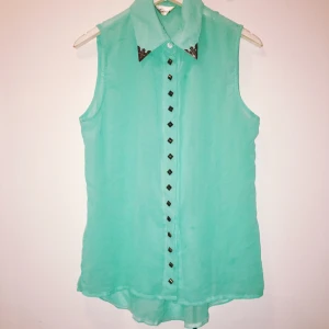  - Säljer denna baeeeee!! Mint grön och halv genomskinlig. Aldrig använt så är i mycket bra skick! Det står M på lappen men jag rekommenderar S.
Frakt 50kr.
Swish eller mötas upp i Strängnäs.