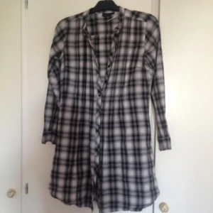  - Skjortklänning helt oanvänd. 