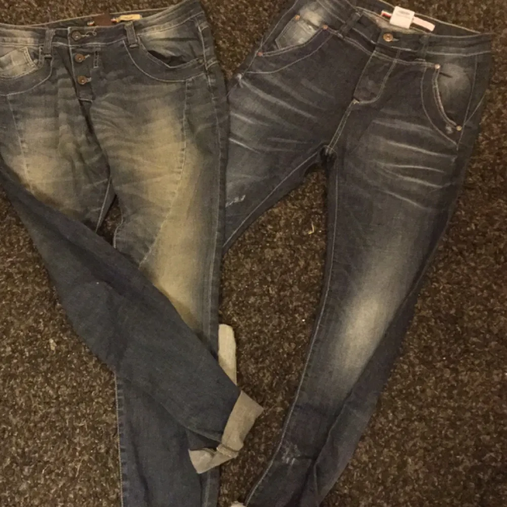 Nya Please jeans med snygga slitningar. Nypris: 1249kr-1549kr  Mitt pris:200kr styck. Jeans & Byxor.