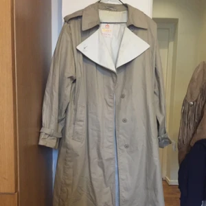  - Vintage long oversized coat, alright condition, need dry cleaning.