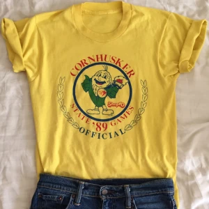  - Cool vintage tröja i storlek small, sitter som en smeck (se bild) 