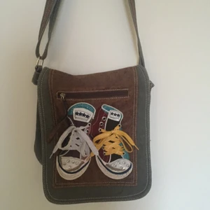  - Väska köpt i Spanien, mycket bra kvalité med mycket utrymme! 