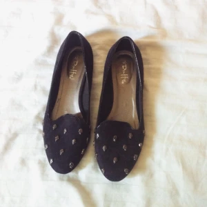  - Ballerinaskor i storlek 40. Använda en gång kort. Som nya! Frakt betalas av köpare!