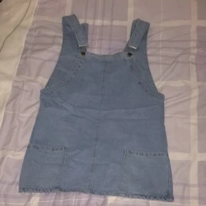  - Jag köpte den från nätet(som jag inte vet vad de heter) . 
Och jag köpte den i 400kr.

❗️aldrig använd❗️