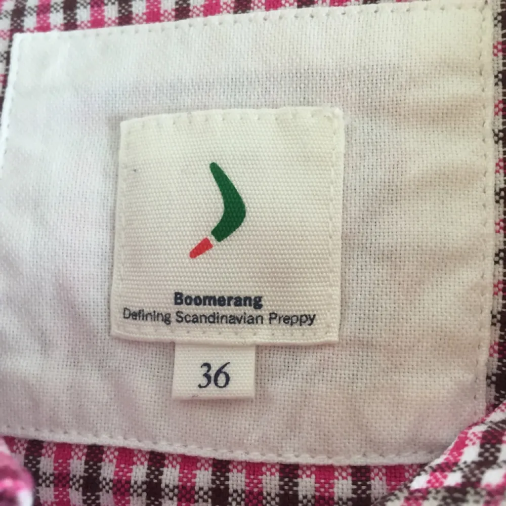 Rutig skjorta från Boomerang i stl 36
