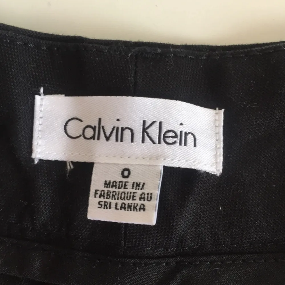 Svarta shorts från Calvin Klein stl 0 (XS)
Inköpta i USA
97% bomull 
3% spandex 
Finns i Stockholm . Shorts.