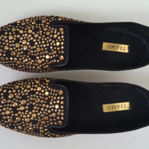  - Snygga partyskor som endast är provade i hemmet. Säljer dom för att dom är för små för mig. Märke Tiamo storlek 40 