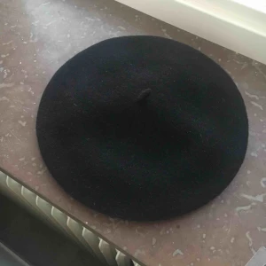  - Stilig beret i 100% ull 👒