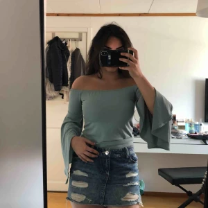  - Ljusblå/pastellblå blus från ginattivot, köpt för 299kr, köparen står för frakt, perfekt skick knappt använd