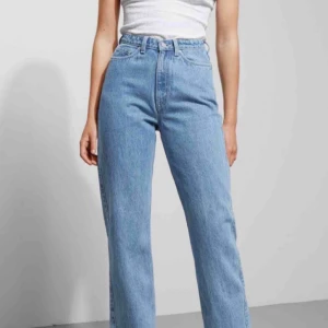  - Ett par jätte snygga weekday jeans i modell Row. Säljer vidare dessa då de var för små för mig, vilket är synd då de är en av weekdays snyggaste jeans till ett så bra pris!