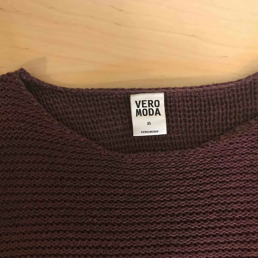 Skitsnygg stickad tröja från Vero Moda! köpare betalar fraktkostnader! Hör av dig om du undrar nåt💗. Stickat.