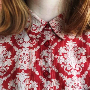  - En mönstrad skjorta/blus från Indiska. Superfint mönster men den har tyvärr inte kommit till så mycket användning. Knappt använd! Kan fraktas, betalning sker via Swish. ✨