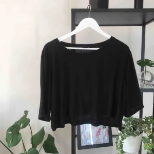  - Oversized magtröja, helt oanvänd! Har du möjlighet att ses i Stockholm innerstad har du förtur 🌟