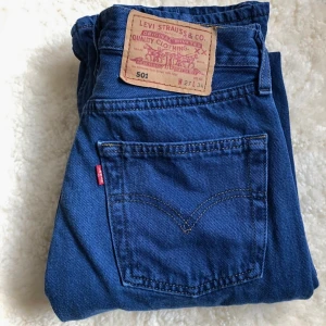  - Skitsnygga blå högmidjade jeans Levi's 501or. Exakta mått och fler bilder kan fixas vid intresse 🍓