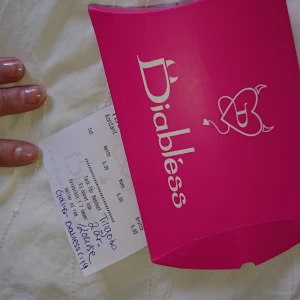  - Köpte ett par byxor från affären diabless på Drottninggatan utan information om att de inte hade öppet köp, därav fick jag ett tillgodo kvitto på 299kr som jag inte använt. Går ut i november 2019 och gäller endast på butiken på Drottninggatan.  Frakt 9kr, betalning via swish 