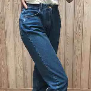 Ett par jättesnygga jeans från zara som sitter snyggt på! 😍😍 . Jeans & Byxor.