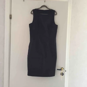  - Look smart and deadly 🖤 Aldrig använd klänning från Stile Benetton