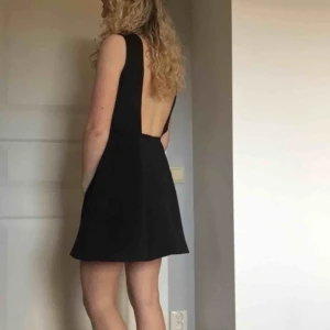  - Jättefin klänning från Nelly, storlek Xs men materialet är stretchigt så passar även en S. Använd engång så i nyskick. 